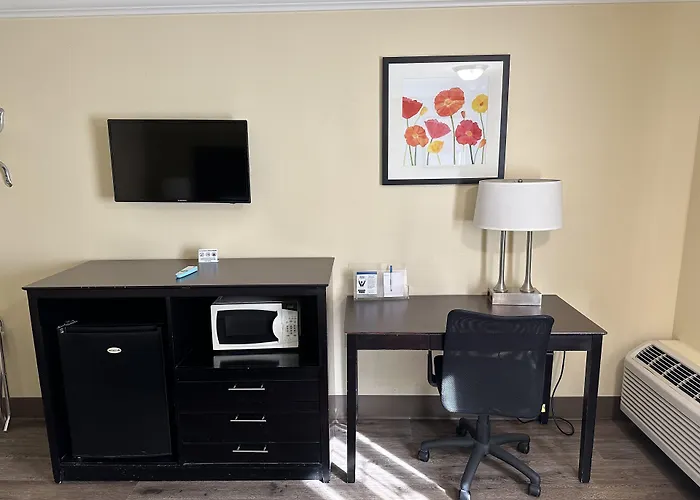 Solara Inn And Suites